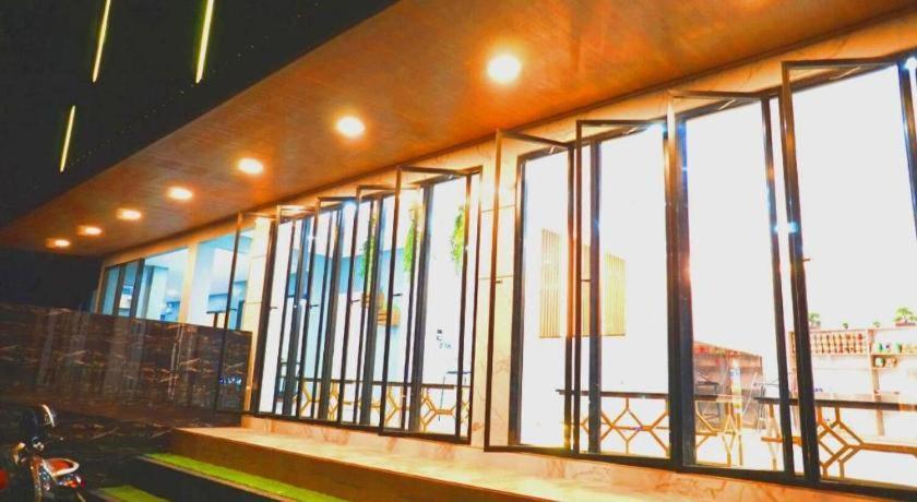 Prinn Hotel Районг Экстерьер фото